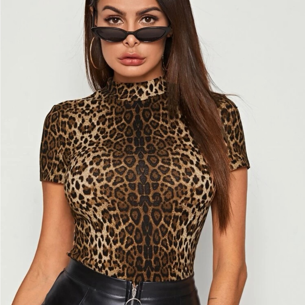 5 for $25 High neck leopard print top